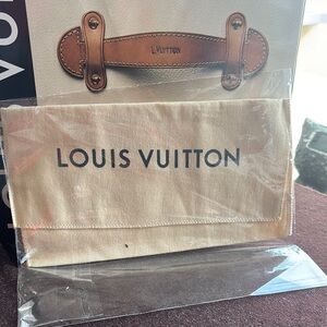 NWOT Louis Vuitton Long Wallet Dust Bag